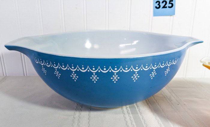 325. Pyrex Blue Bowl and Sunflower Pyrex Bowl w/ Lid - Image 2