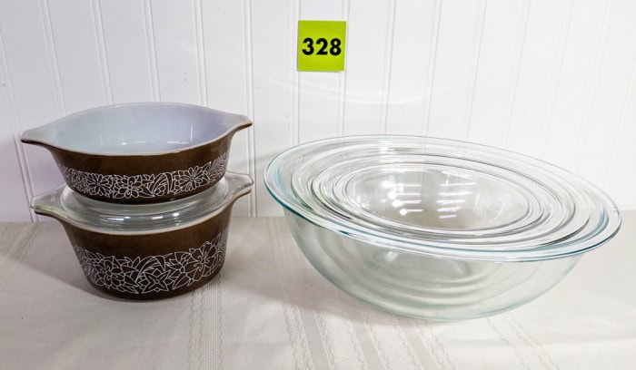 328. (4) Pyrex Stacking Bowls + (2) Pyrex Woodland Dishes w/ Lids