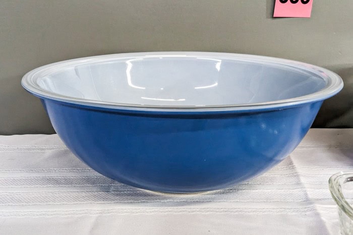 330. Pyrex Blue Bowl, (3) Pyrex Dishes w/ Lids - Image 2