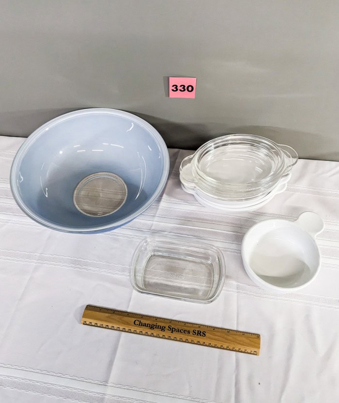 330. Pyrex Blue Bowl, (3) Pyrex Dishes w/ Lids - Image 7