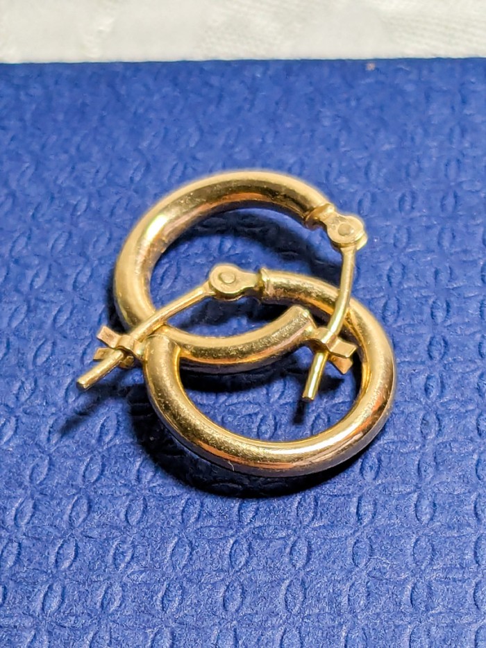 207. 10K Gold Hoop Earrings - Image 3