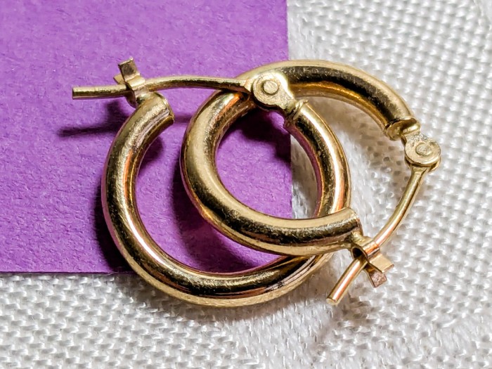 207. 10K Gold Hoop Earrings - Image 5