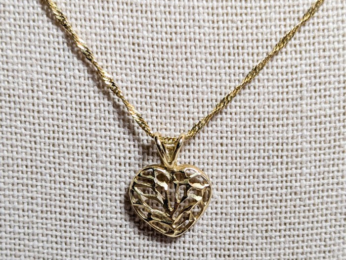 216. 22" 14K Gold Chain + 14K Gold Heart Charm - Image 3