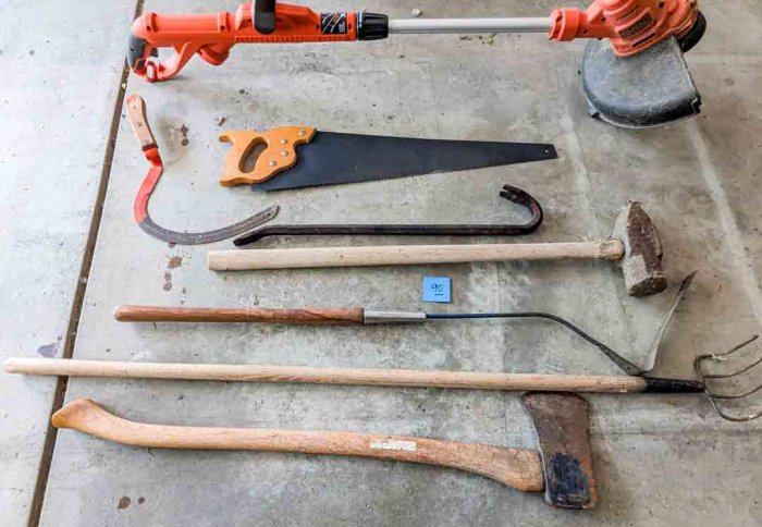 90. Black + Decker Weed Eater + Garden Tools - Image 4
