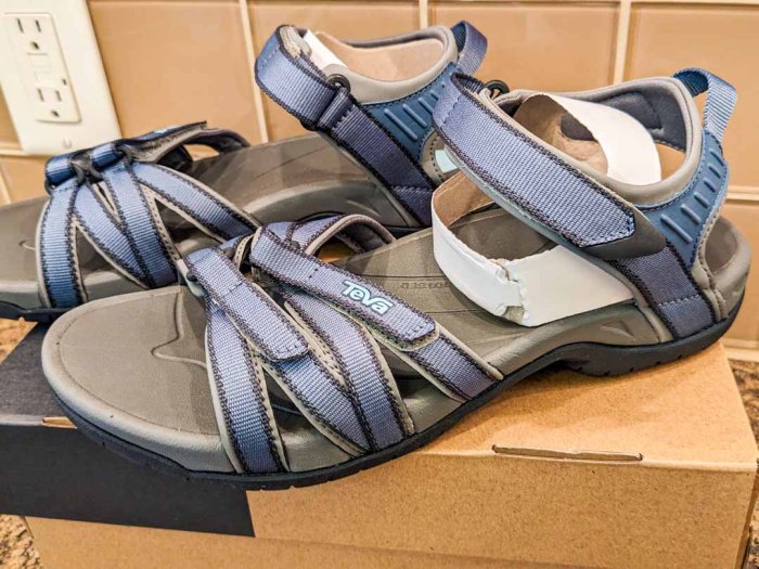 144. Ladies Teva Sandals Size 8 1/2 - Image 4