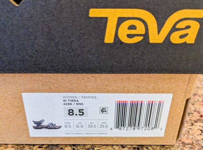 144. Ladies Teva Sandals Size 8 1/2 - Image 5