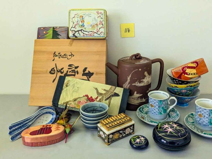 116. Teapot, (2) Teacups/Saucers, (4) Bowls, Tea Box + Decor
