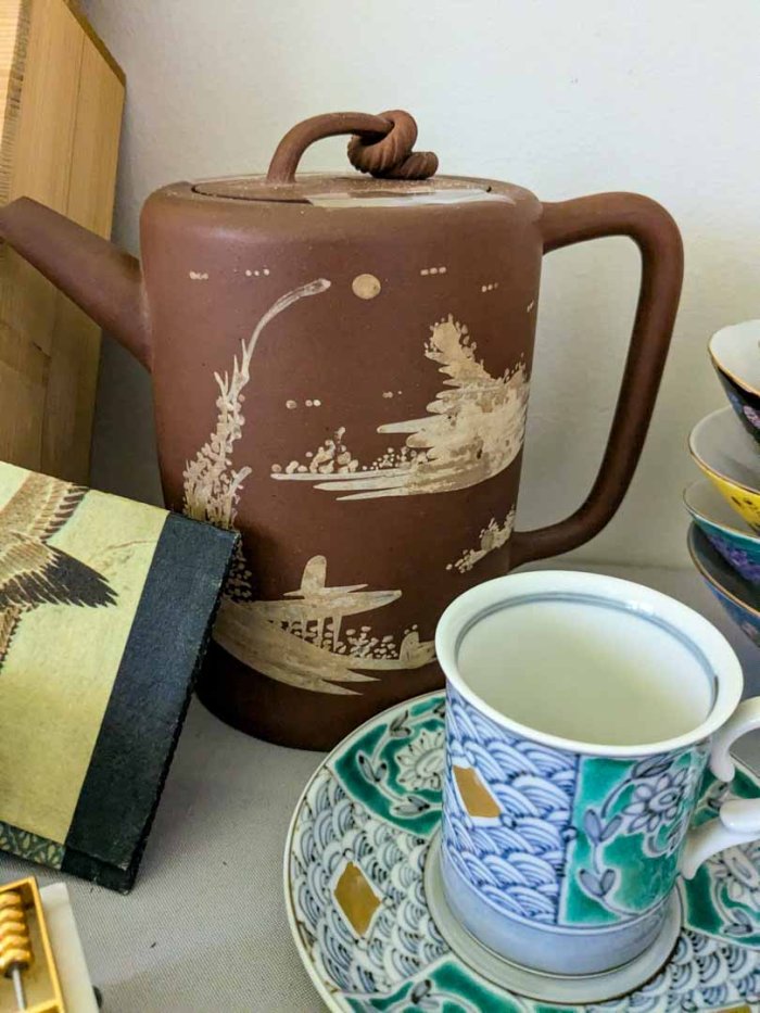 116. Teapot, (2) Teacups/Saucers, (4) Bowls, Tea Box + Decor - Image 4