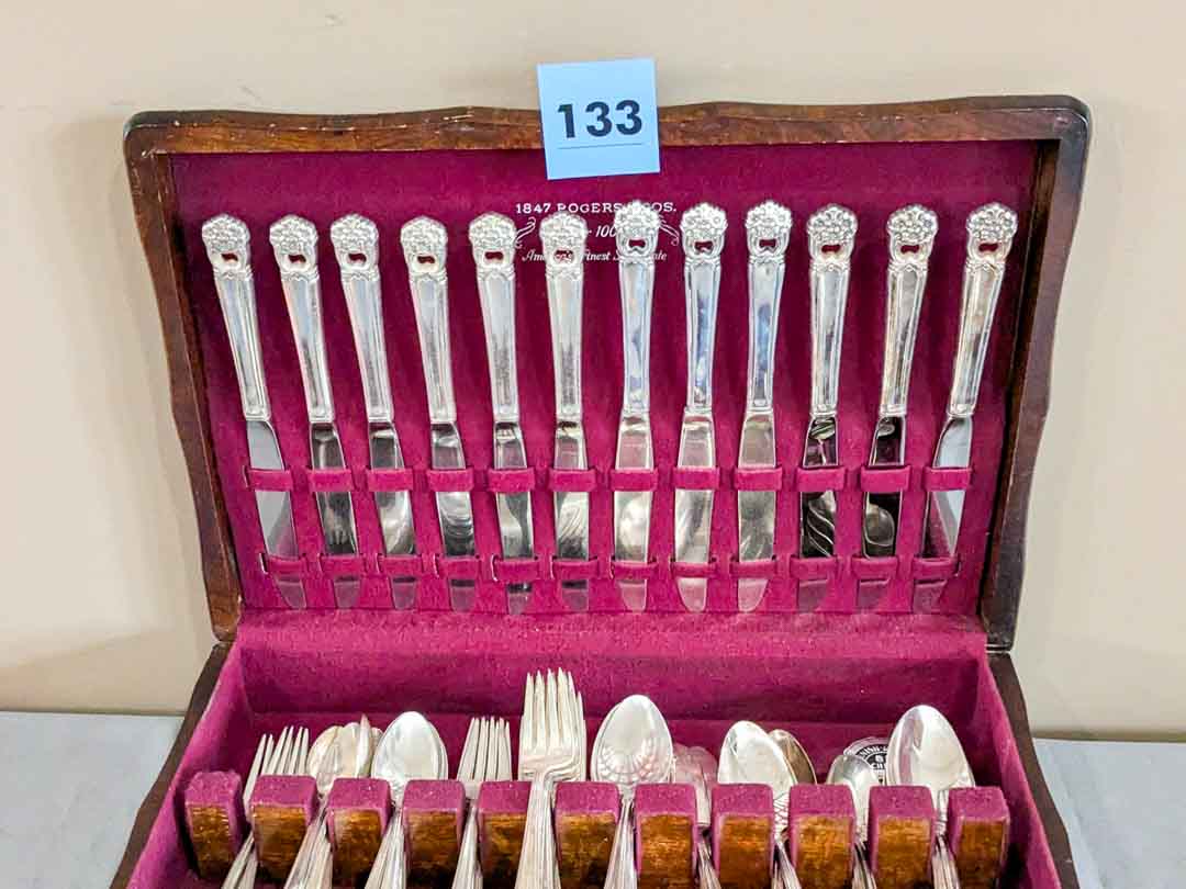 133. Rogers Silverplate Eternally Yours Flatware - (12) Knives, (12) Soup Spoons, (14) Dinner Forks, (10) Salad Forks, (24) Spoons + (17) Serving Pcs. - Image 6