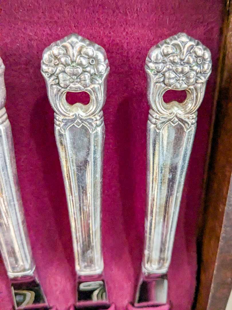 133. Rogers Silverplate Eternally Yours Flatware - (12) Knives, (12) Soup Spoons, (14) Dinner Forks, (10) Salad Forks, (24) Spoons + (17) Serving Pcs. - Image 2