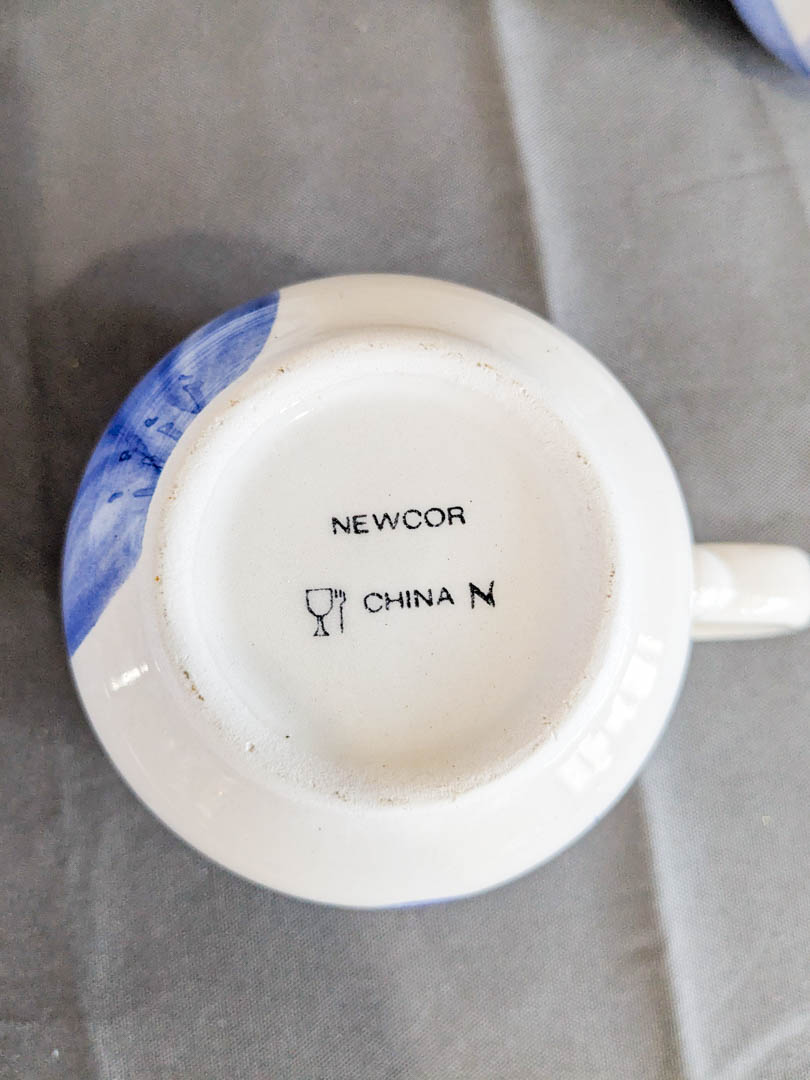 293. Blue + White Dishes - (8) Dinner Plates, (8) Salad Plates, (8) Bowls, (8) Mugs/Saucers - Image 6