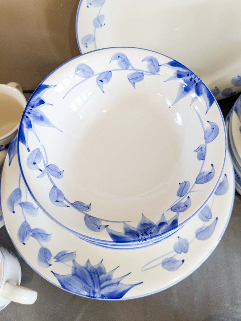 293. Blue + White Dishes - (8) Dinner Plates, (8) Salad Plates, (8) Bowls, (8) Mugs/Saucers - Image 5