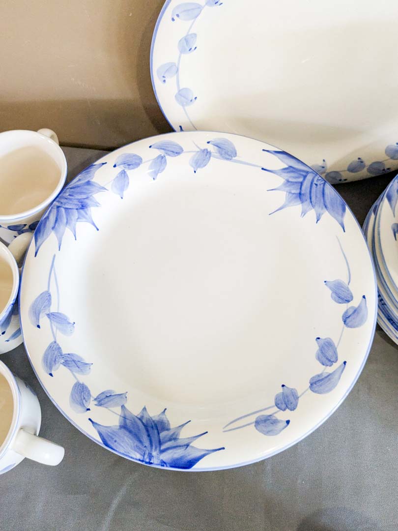 293. Blue + White Dishes - (8) Dinner Plates, (8) Salad Plates, (8) Bowls, (8) Mugs/Saucers - Image 3