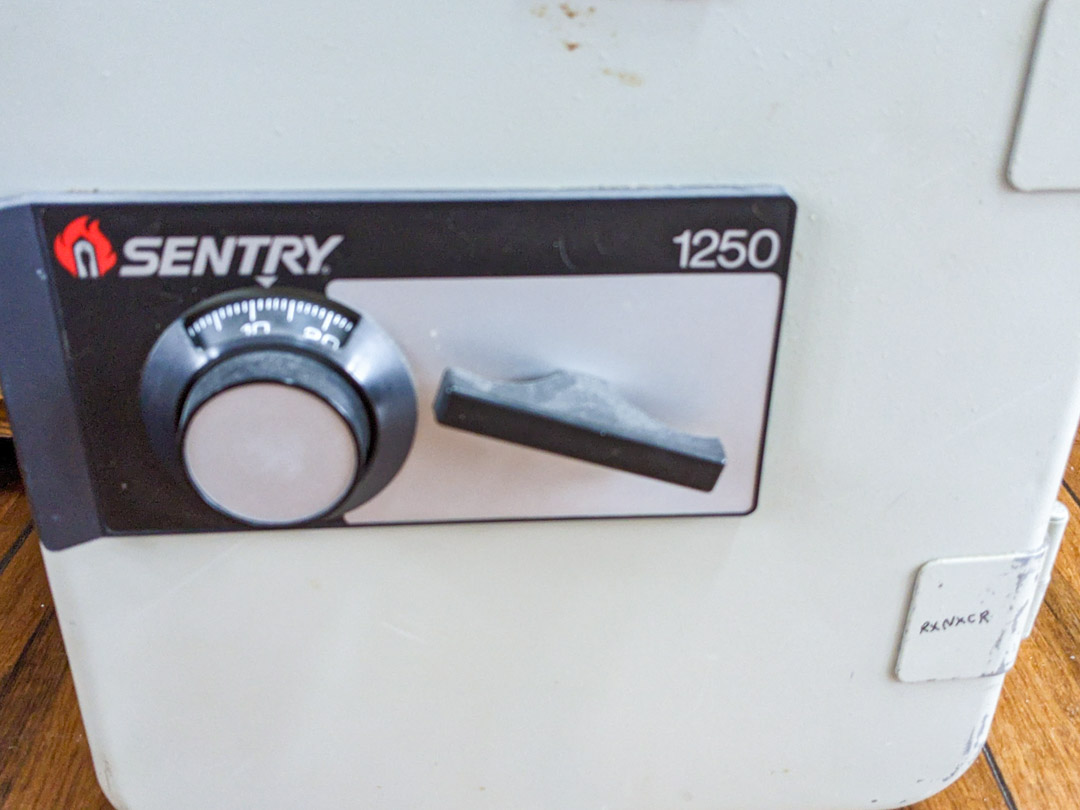 161. Sentry Safe - Image 2
