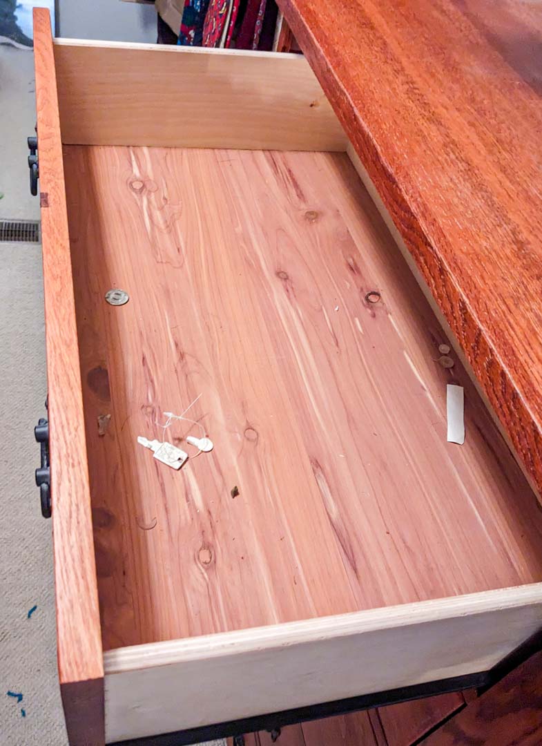 30. Dresser - Image 4