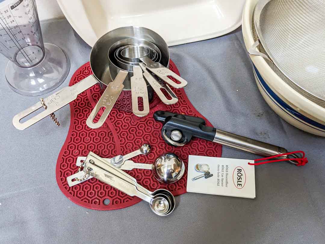 85. Bowl, Baker, Hot Pads + Cooking Tools - Image 4