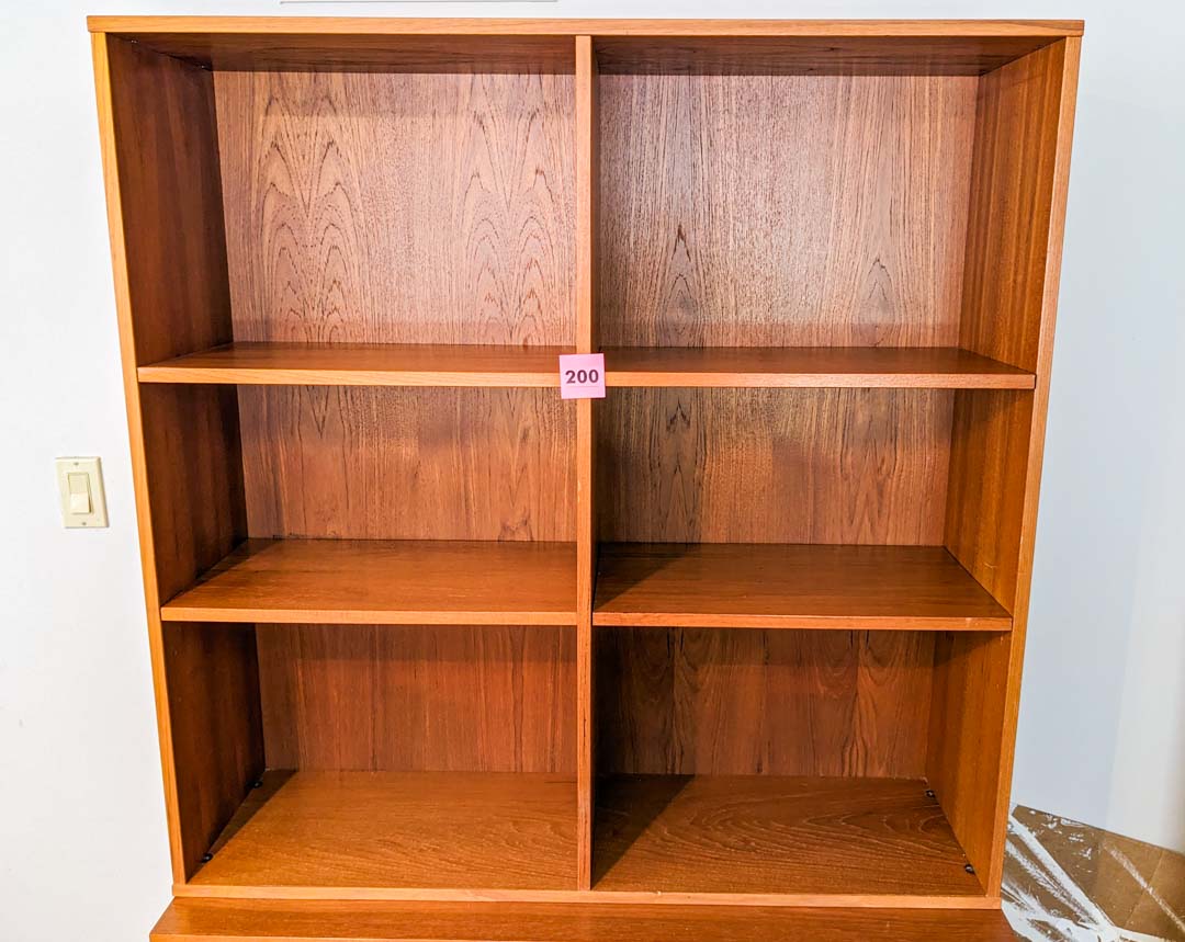 200. Storage Cabinet - Image 2