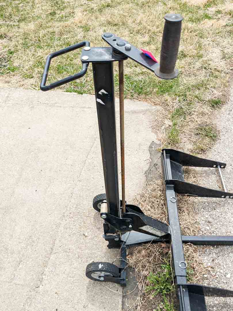 8. Mower Jack - Image 2
