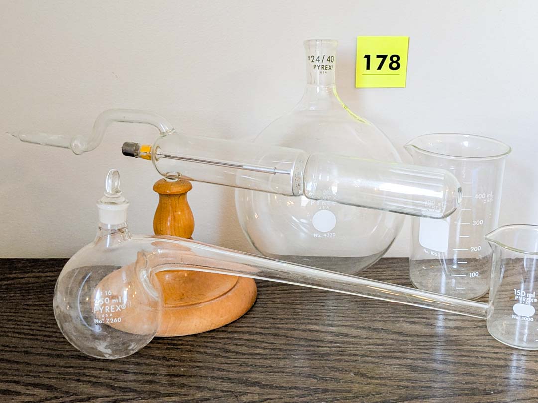 178. Pyrex Beakers + Lab Equipment - Image 2