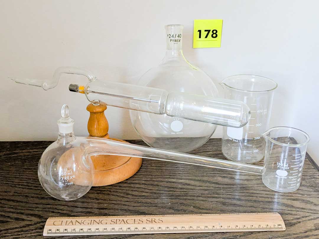 178. Pyrex Beakers + Lab Equipment - Image 6
