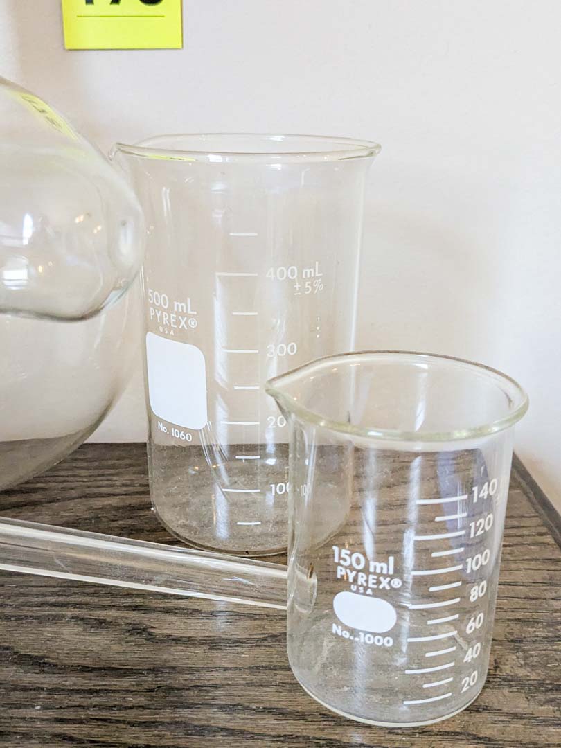 178. Pyrex Beakers + Lab Equipment - Image 5