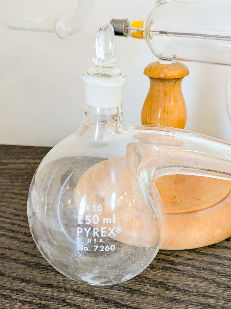 178. Pyrex Beakers + Lab Equipment - Image 3