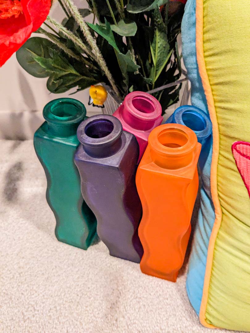 222. Vases, Lamp, Pillows, Candlesticks, Pictures - Image 2