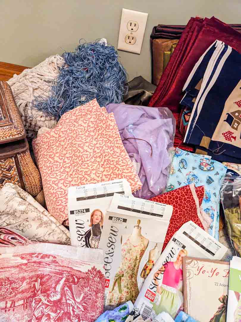 443. Sewing/Craft Lot - Fabric, Cutting Mat, Books + Notions - Image 7
