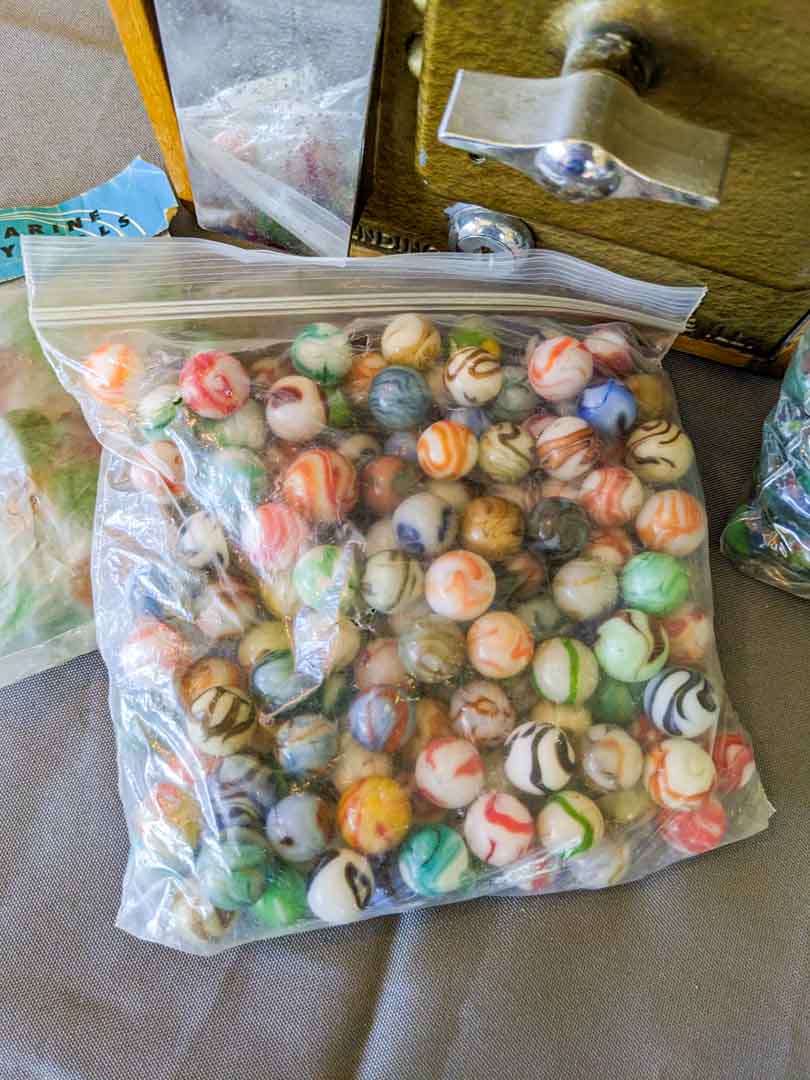 16. Marble Coin Machine + Marbles - Image 6