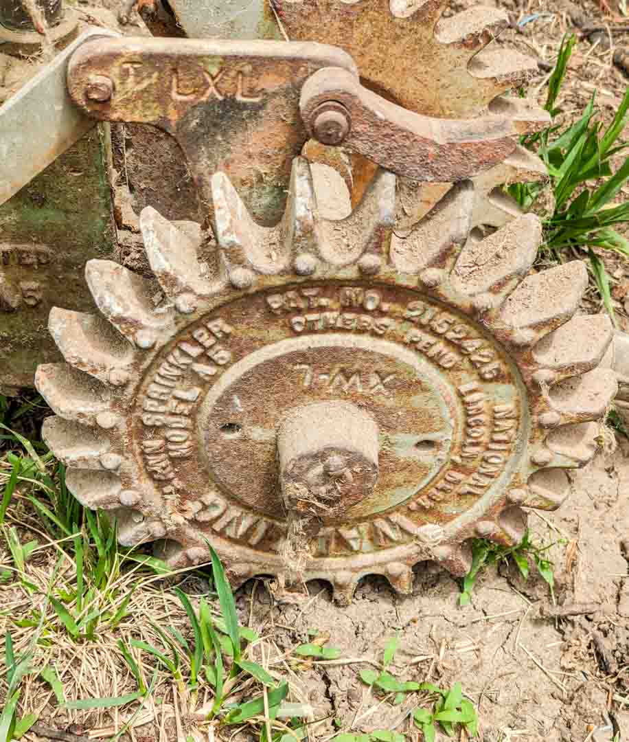 184. Metal Lawn Tractor Sprinkler - Image 4