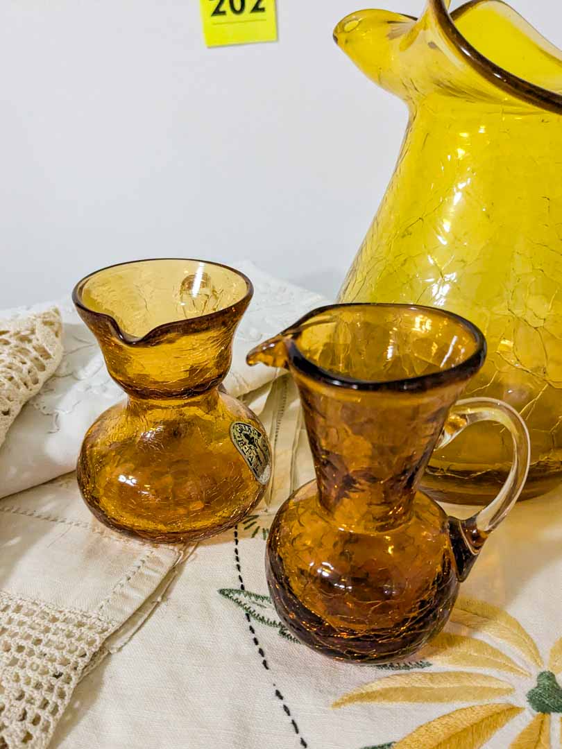 202. (4) Gold Vintage Glass Pcs. + Linens - Image 7