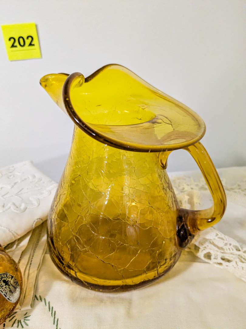 202. (4) Gold Vintage Glass Pcs. + Linens - Image 6