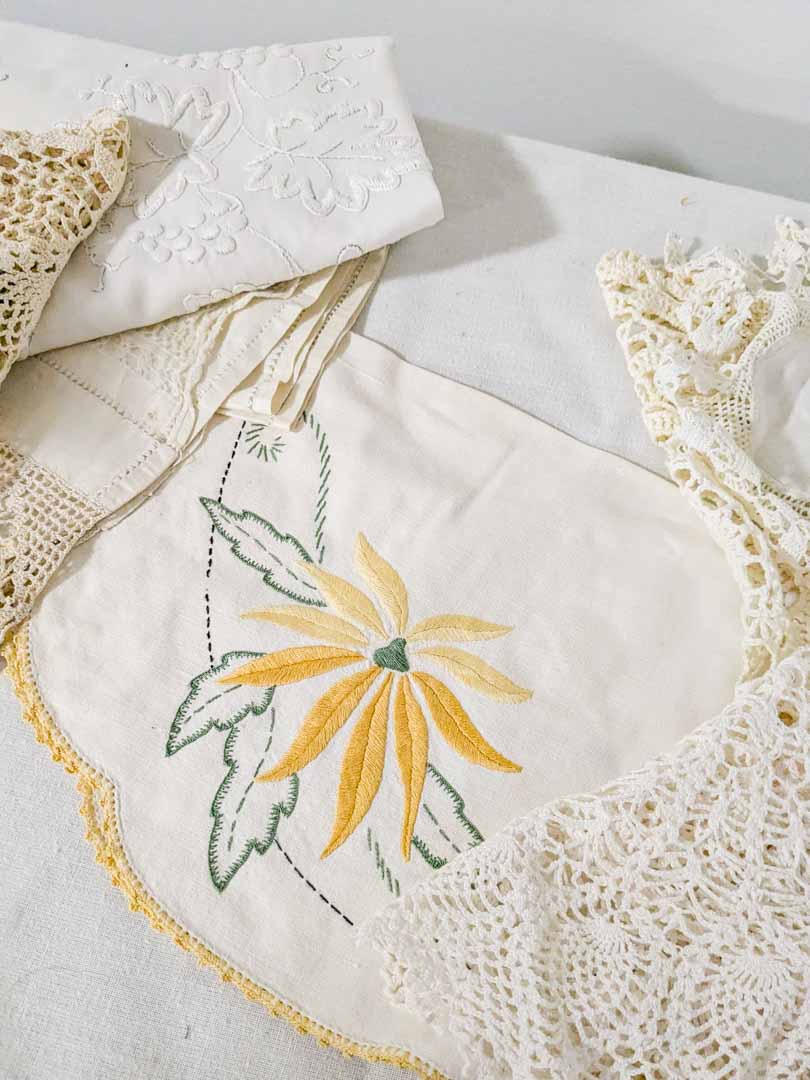 202. (4) Gold Vintage Glass Pcs. + Linens - Image 3