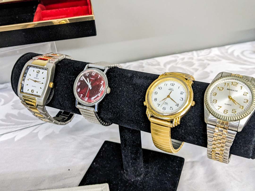 87. (5) Watches + Pins + Tie Tacks & Bars + Mens Accessories - Image 7