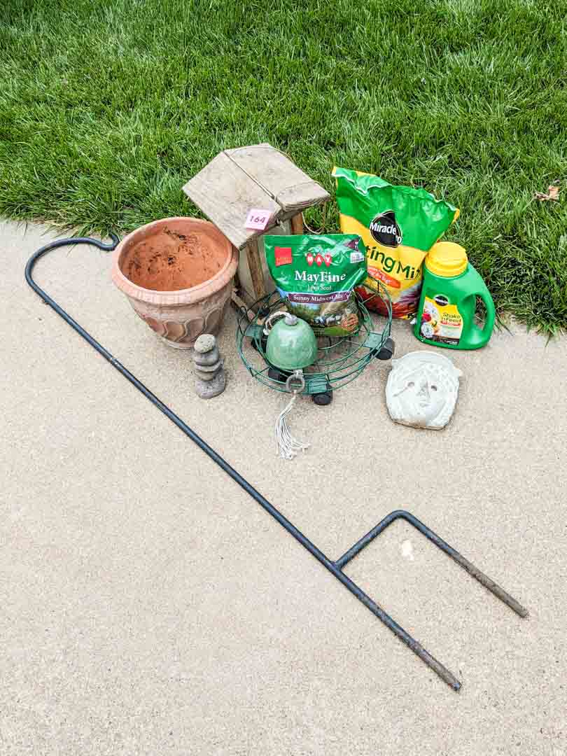 164. Birdfeeder, Planter, Plant Rollers + Stands