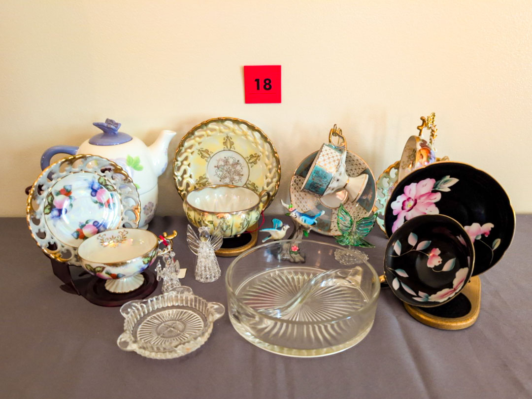 18. (6) Teacups/Saucers + Decor