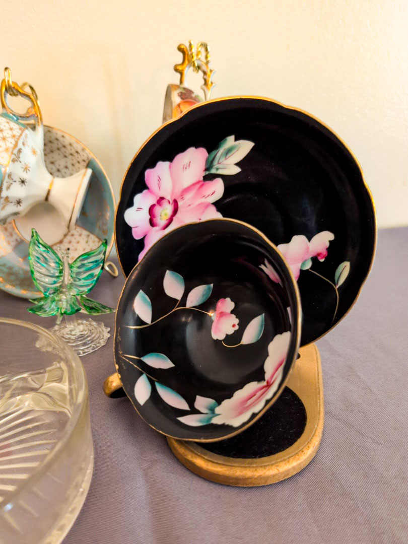 18. (6) Teacups/Saucers + Decor - Image 2