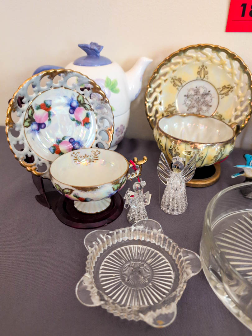 18. (6) Teacups/Saucers + Decor - Image 6