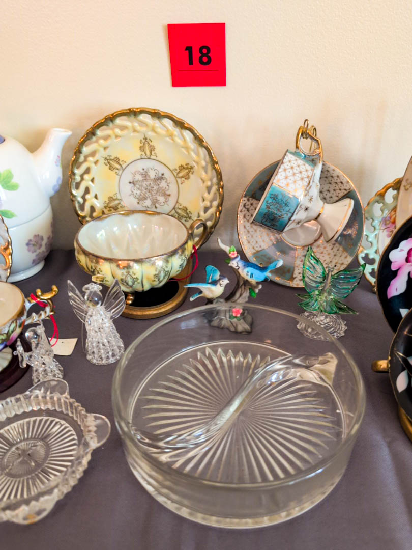 18. (6) Teacups/Saucers + Decor - Image 5
