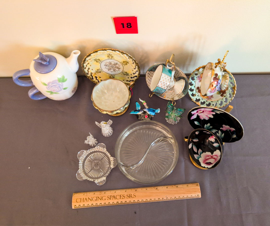 18. (6) Teacups/Saucers + Decor - Image 3