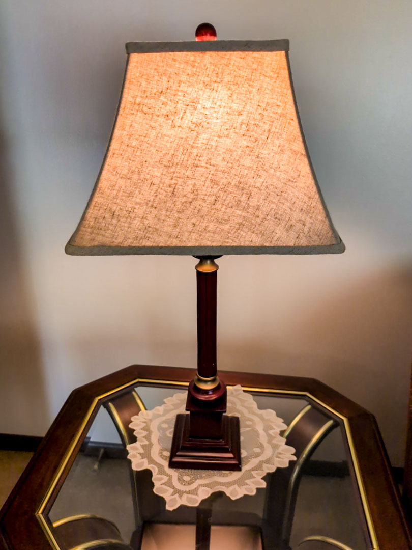 4. End Table w/ 27" Lamp - Image 2