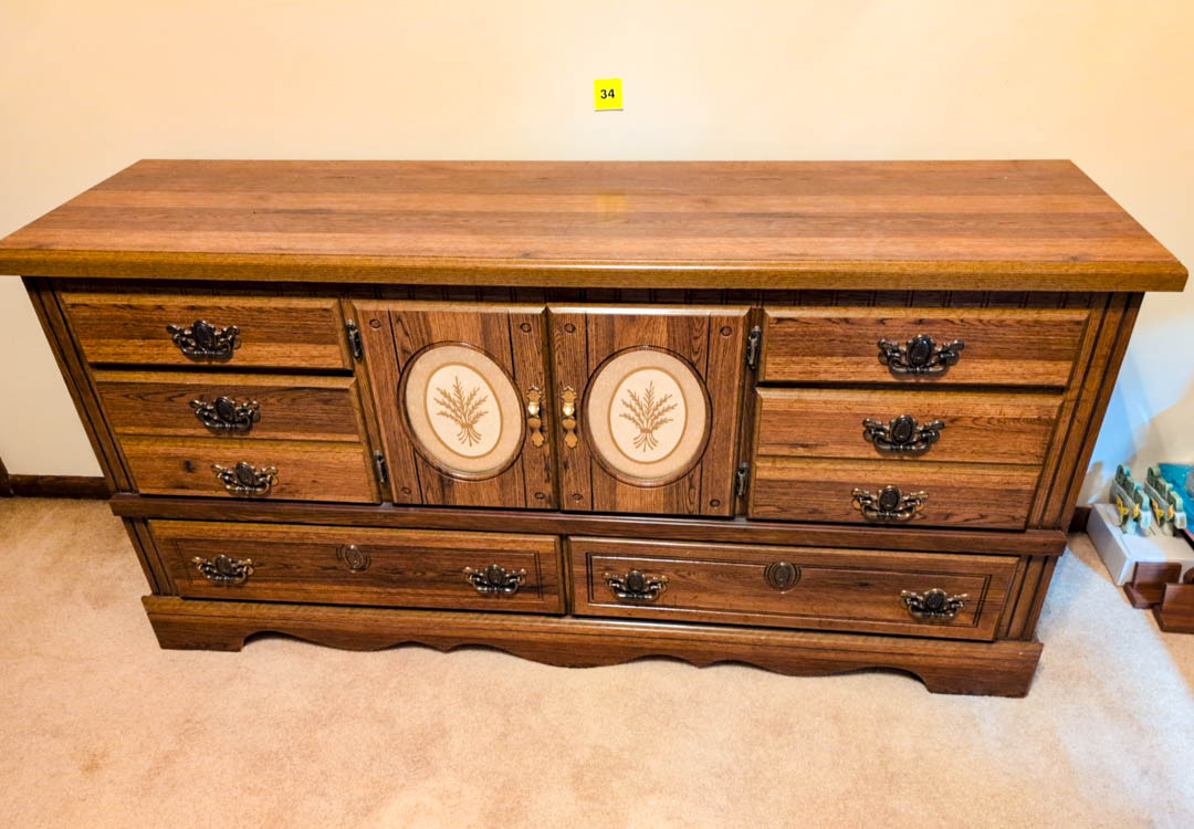 34. Dresser