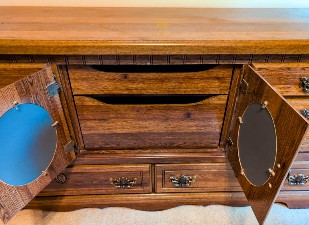 34. Dresser - Image 6