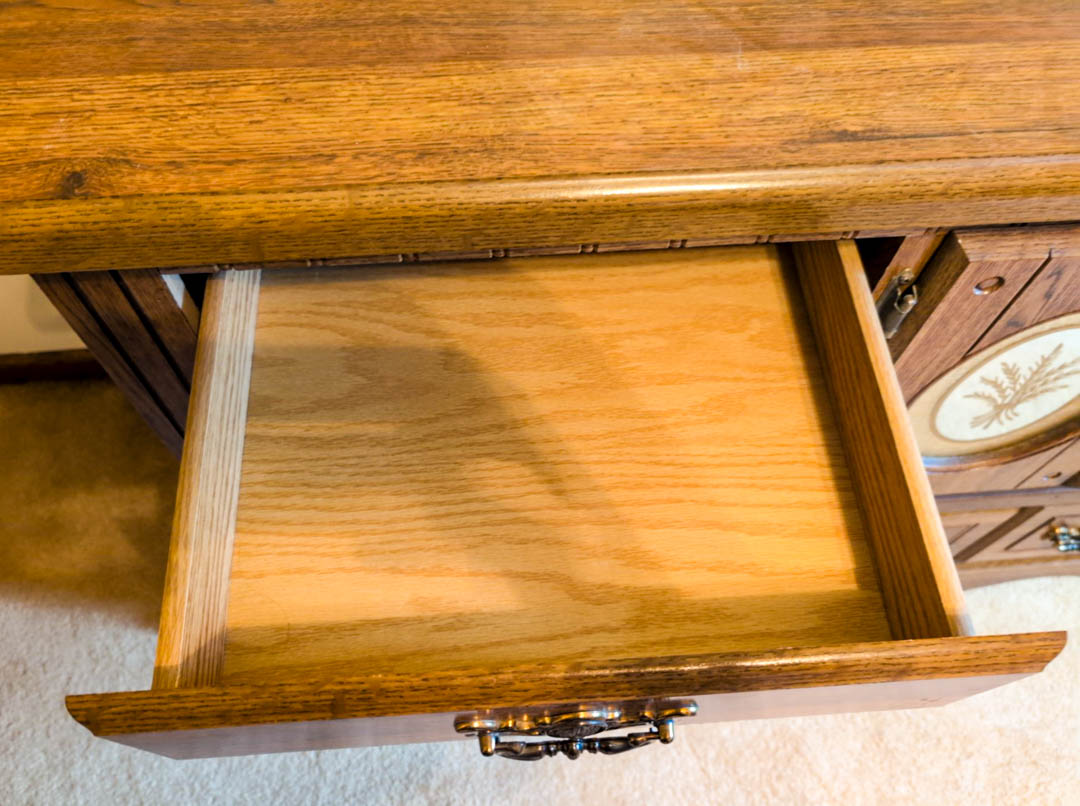 34. Dresser - Image 7