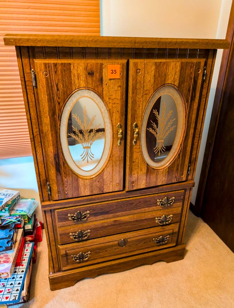 35. Cabinet