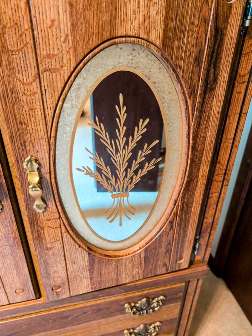 35. Cabinet - Image 7