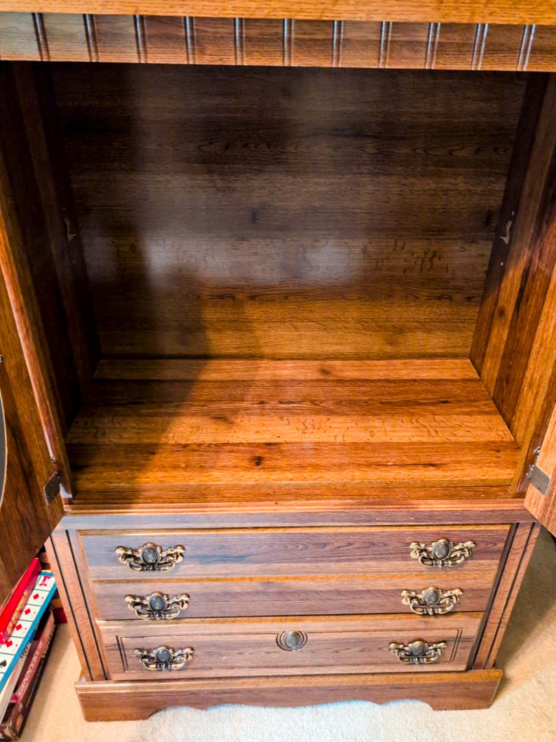 35. Cabinet - Image 6