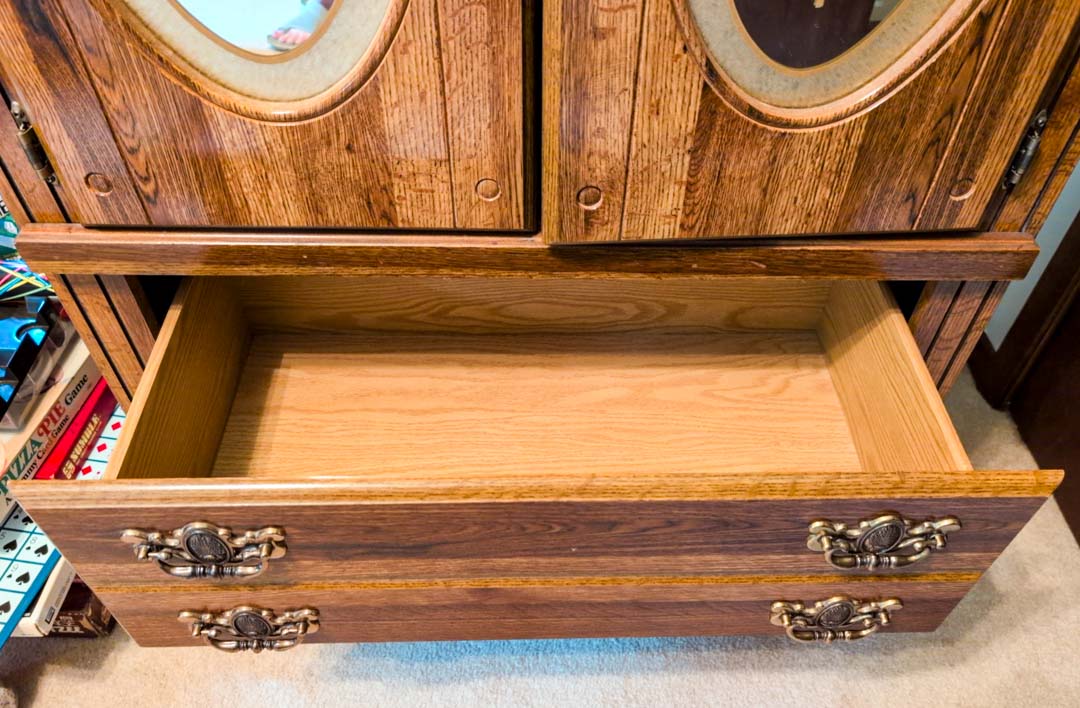 35. Cabinet - Image 5