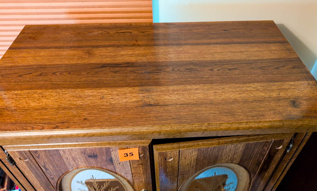 35. Cabinet - Image 4
