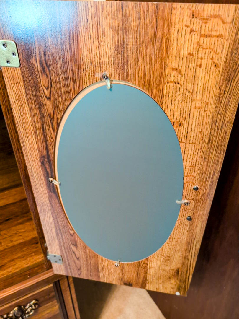 35. Cabinet - Image 3